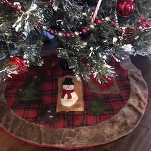 Beautiful Christmas Skirt & Matching 7 Stockings.